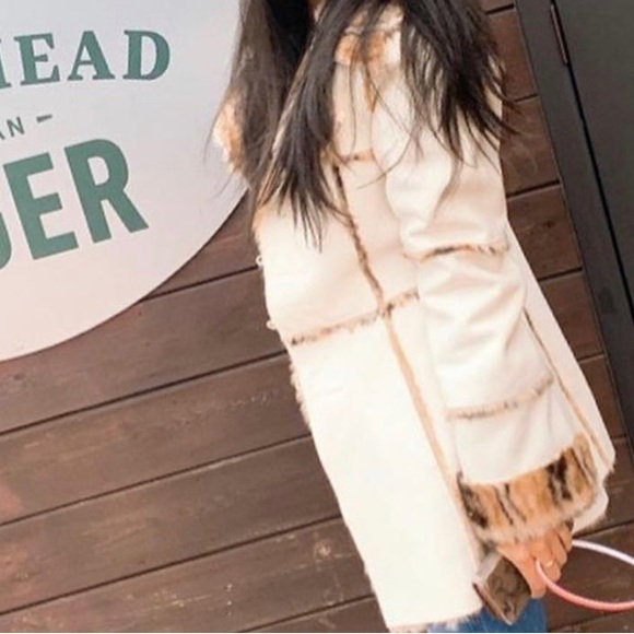 Beautiful coats - Picture 3 of 3